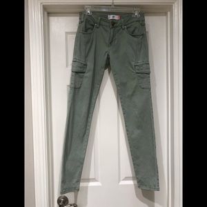 Cabi super cute skinny cargo pants!!❤️☺️